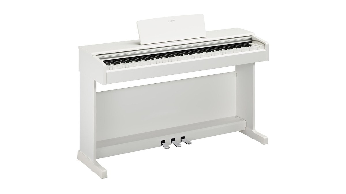 Yamaha Arius и Clavinova — банкетка в комплекте