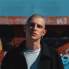 Олег — Менеджер брендов