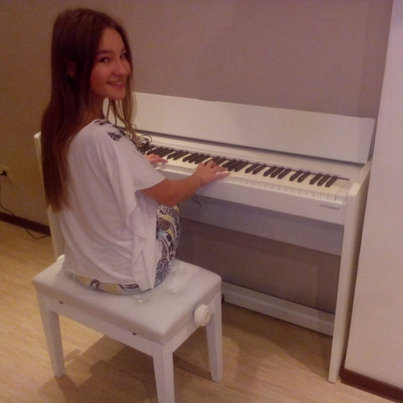 Roland F-140R