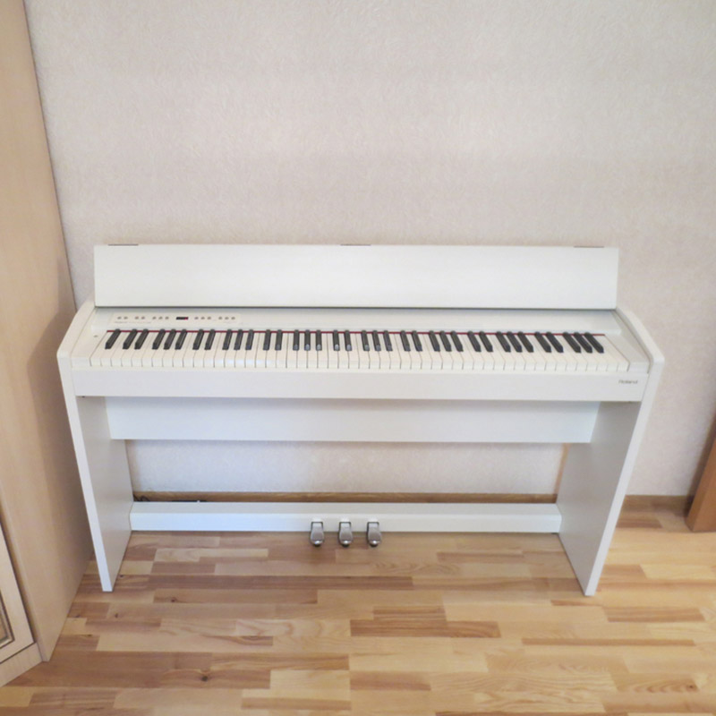 Roland F-130