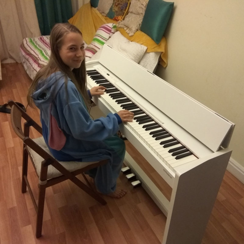 Roland F-140R